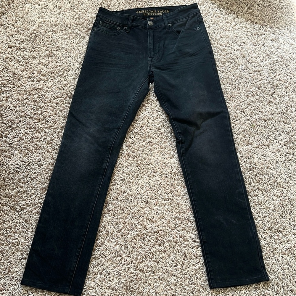 American Eagle outfitters men’s black slim jean in good condition. US 30x32